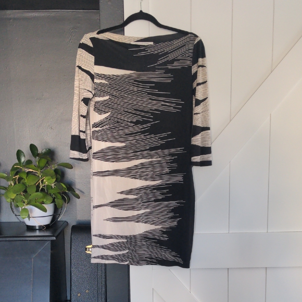 Diane Von Furstenberg Navy and Cream 3/4 Sleeve Mini Dress